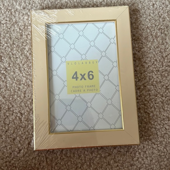 NWT Cream Gold Lined 4x6 Photo Frame - Picture 1 of 4